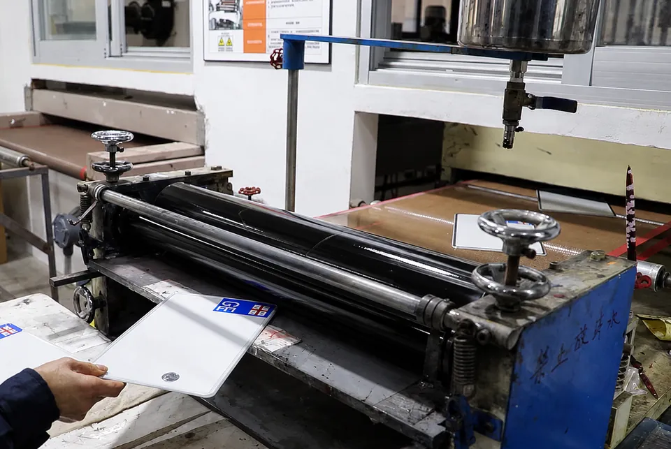 Roller coating machine
